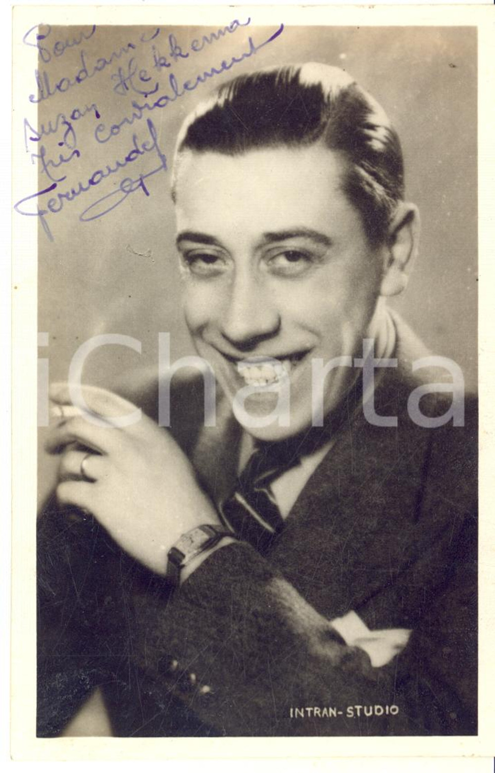 1940 ca CINEMA - FERNANDEL - Foto seriale con AUTOGRAFO - Foto 9x14 cm  Fotografia seriale con autografo, in formato cartolina postale.CONDIZIONI: FAIR (piegature e residui cartacei al verso)FORMATO: 9x14 cm     originale e autentica 1
