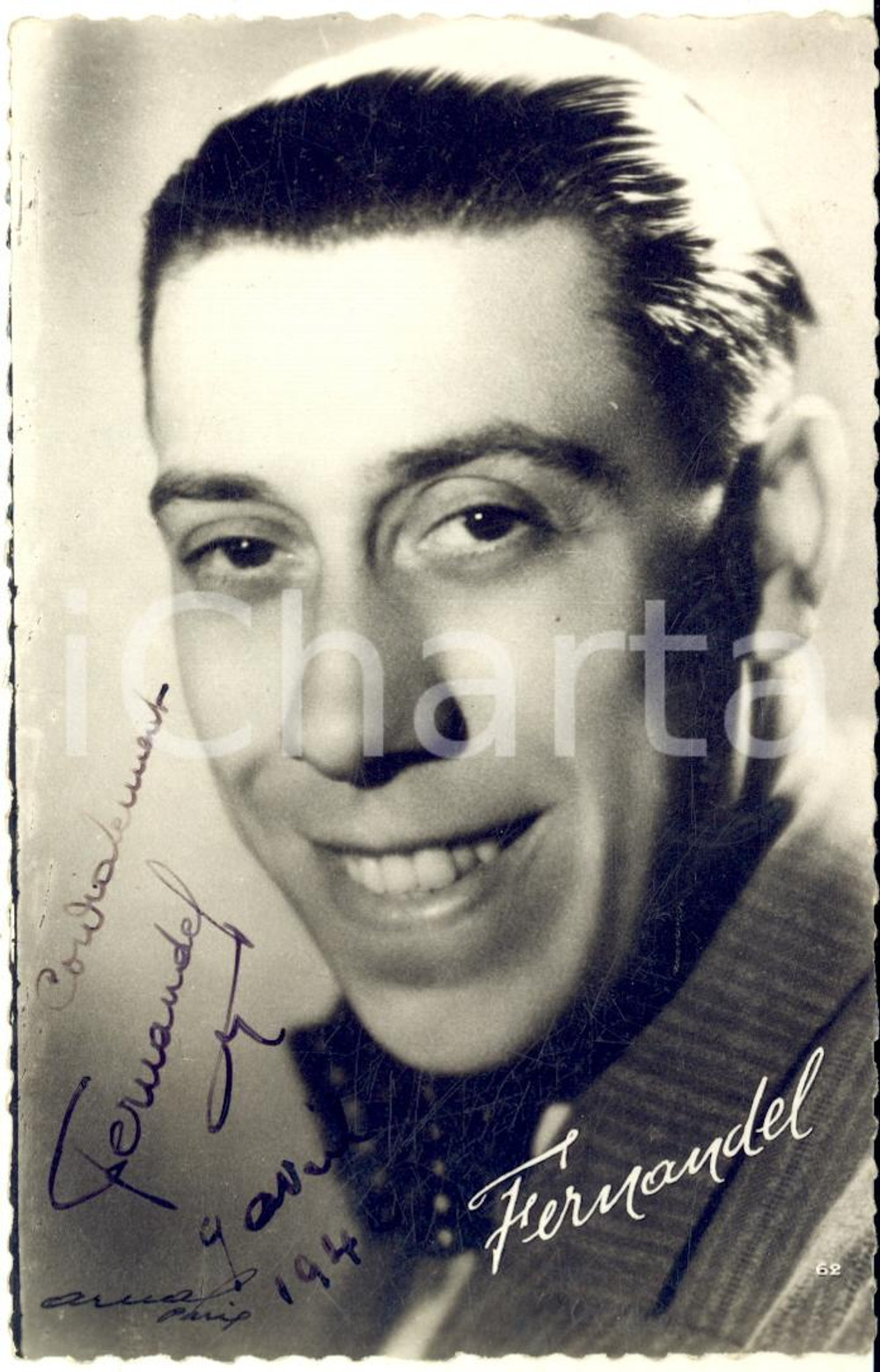 1940 CINEMA - FERNANDEL - Foto seriale con AUTOGRAFO - Foto 9x13 cm  Fotografia seriale con autografo, in formato cartolina postale.CONDIZIONI: G (lievi piegature)FORMATO: 9x13 cm     originale e autentica 1