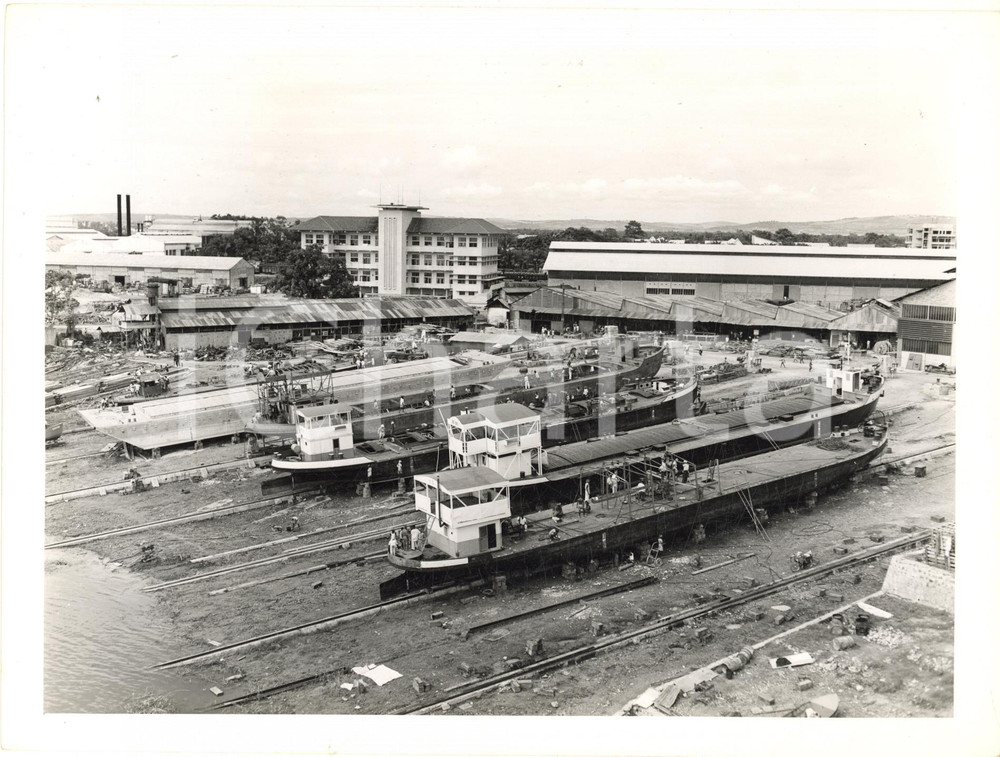 1951 CONGO BELGE ALBERTVILLE Vue du réseau ferroviaire et fluvial - Photo 24x18  Fotografia d'epoca, che reca al verso la didascalia originale.FOTOGRAFO: C. Lamote - CongopresseCONDIZIONI: GFORMATO: 24x18 cm     originale e autentica 1