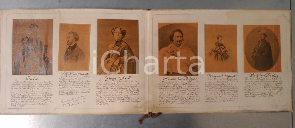 1900 ca Album "Dans l'intimitÃ© des personnages illustres 1845-1890" - M.D. PARIS  Pubblicazione d'epoca, contenente 36 riproduzioni  di fotografie da originale incollate sulle pagine e rappresentanti personaggi celebri della fine del XIX secolo.Coperta in cartone, cordoncino originale.FORMATO: 29x20 cmCONDIZIONI: FAIR (lievi ondulature e macchie in copertina)PAGINE: 6 tavole (fronte/retro) + frontespizioEDITORE: M. D. - Paris    originale e autentica 1
