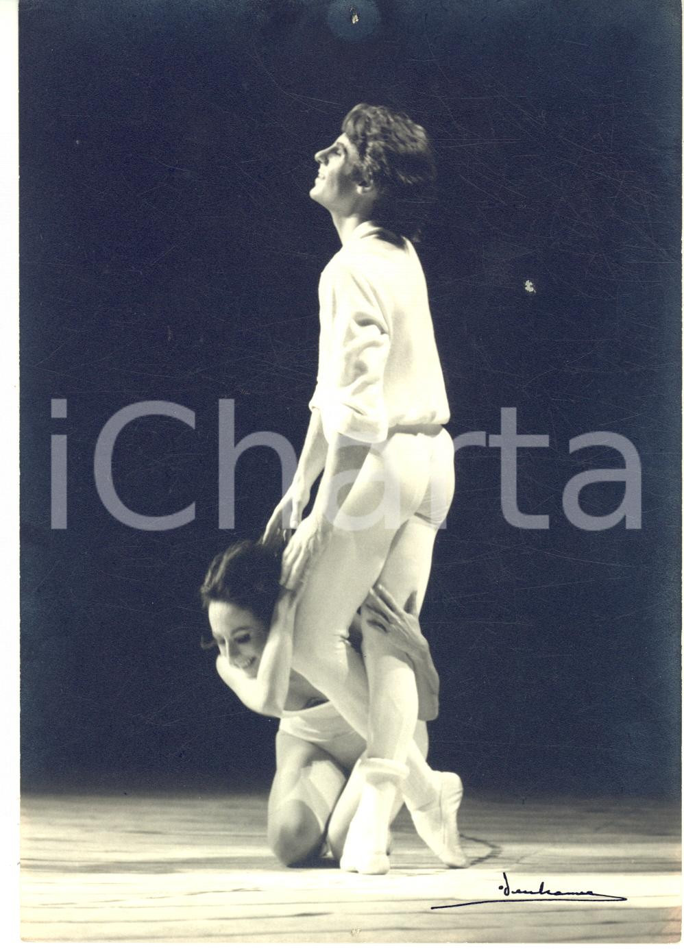 1960 ca BRUXELLES Ballets Modernes - Un spectacle (2) - Photo VERHASSEL 13x18 cm  Fotografia d'epoca.FOTOGRAFO: Verhassel - BruxellesCONDIZIONI: FAIR  (foro di affissione al margine superiore e difetto di stampa al lato destro)FORMATO: 13x18 cm     originale e autentica 1