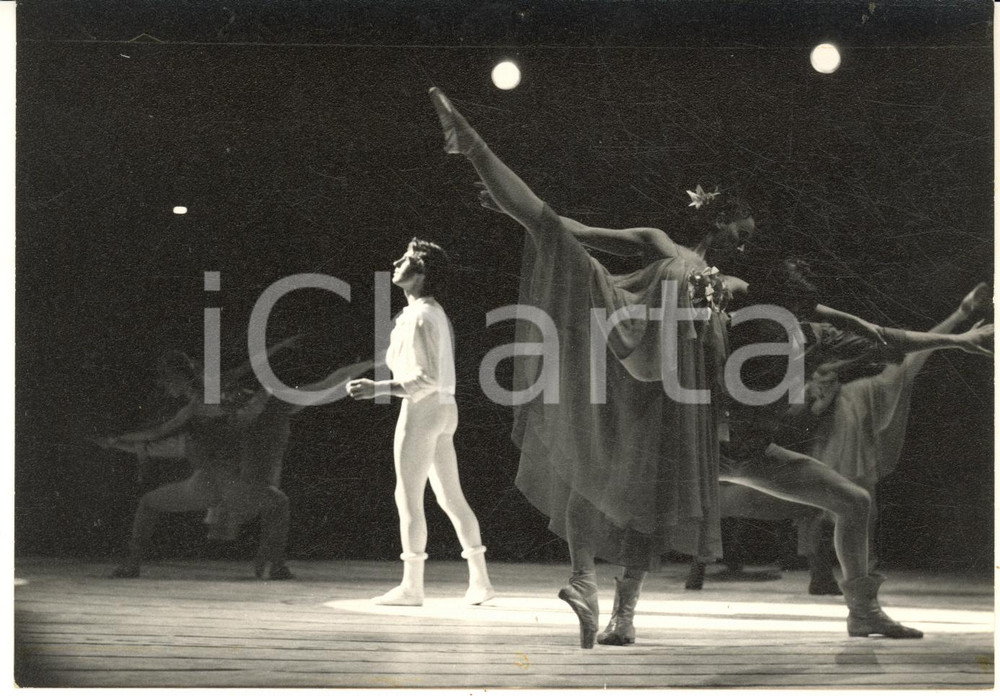1960 ca BRUXELLES Ballets Modernes - Un spectacle (3) - Photo VERHASSEL 18x13 cm  Fotografia d'epoca.FOTOGRAFO: Verhassel - BruxellesCONDIZIONI: G (ma lievi macchie al verso)FORMATO: 18x13 cm     originale e autentica 1