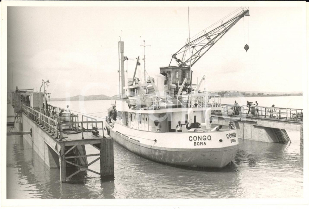 1970 ca BOMA CONGO Imbarcazione BOMA all'attracco - Fotografia 18x12 cm  Fotografia originale.CONDIZIONI: GFORMATO: 18x12 cm     originale e autentica 1