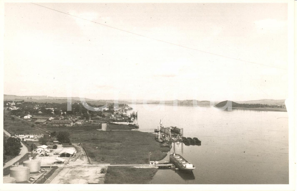 1968 BOMA (CONGO) Vue avec accostage du port pétrolier et dock flottant *Photo  Fotografia originale.CONDIZIONI: FAIR (difetti di stampa)FORMATO: 18x12 cm     originale e autentica 1