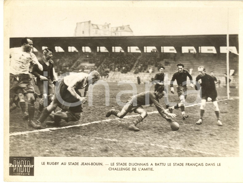 1942 RUGBY PARIS Stade Jean-Bouin - Challenge de l'amitié - Victoire Dijon  Fotografia d'epoca, dell'agenzia Paris-Soir.CONDIZIONI: GFORMATO: 20x15 cm     originale e autentica 1