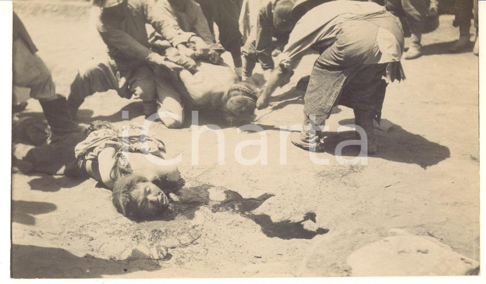 1910 ca CHINA DEATH PENALTY Executions in a public square *RARE photo 14x9 cm Fotografia originale d'epoca.FORMATO: 14x9 cmCONDIZIONI: G     originale e autentica 1