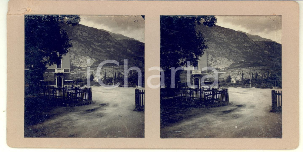 1913 SUDTIROLO Ingresso Hotel e Pensione EUROPE presso la Kurpromenade - Foto Fotografia stereoscopica d'epoca, su cartoncino rigido.Didascalia manoscritta al verso in lingua tedesca.FORMATO: 18x9 cmCONDIZIONI: FAIR (sbrecciatura all'angolo superiore sinistro)    originale e autentica 1