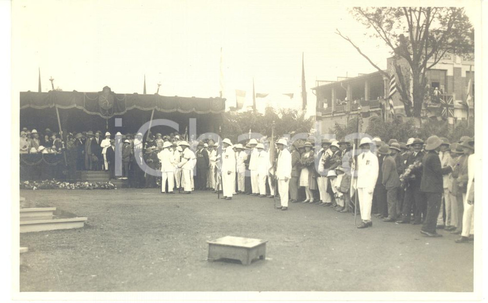 1927-28 ELISABETHVILLE (CONGO BELGE) Cérémonie patriotique (1) Photo L. GABRIEL Fotografia originale d'epoca, in formato cartolina postale.FOTOGRAFO: L&eacute;opold Gabriel - ElisabethvilleFORMATO: 14x9 cmCONDIZIONI: G (ma residui cartacei al verso)    originale e autentica 1