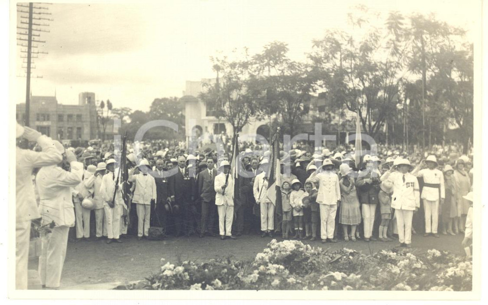 1927-28 ELISABETHVILLE (CONGO BELGE) Cérémonie patriotique (2) Photo L. GABRIEL Fotografia originale d'epoca, in formato cartolina postale.FOTOGRAFO: L&eacute;opold Gabriel - ElisabethvilleFORMATO: 14x9 cmCONDIZIONI: G (ma residui cartacei al verso)    originale e autentica 1