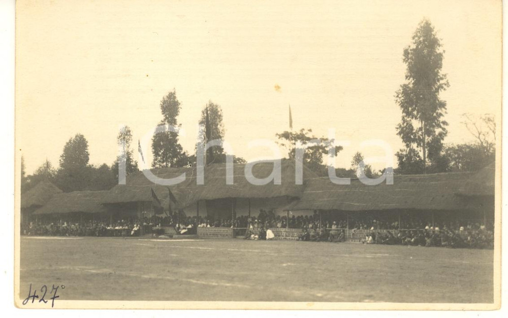 1928 CONGO BELGE Visite roi Albert I - Vue avec le loge royale *Photo L. GABRIEL Fotografia originale d'epoca, in formato cartolina postale, scattata durante la visita dei sovrani Alberto I ed Elisabetta del Belgio in Congo.FOTOGRAFO: L&eacute;opold Gabriel - Panda - KatangaFORMATO: 14x9 cmCONDIZIONI: G (minima macchia centrale)    originale e autentica 1