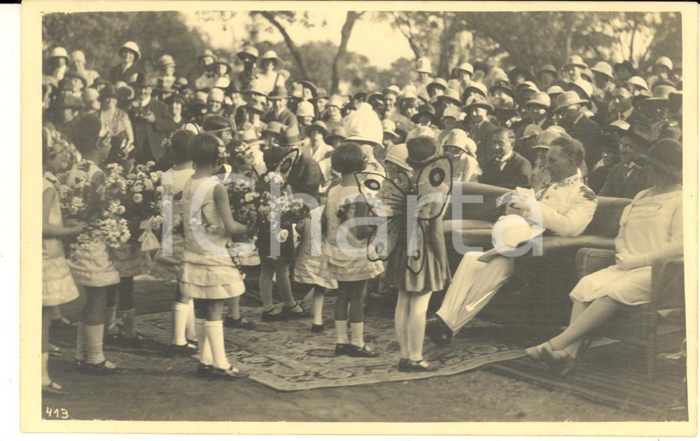 1928 CONGO BELGE Visite roi Albert I et Elisabeth *Enfants (2) Photo L. GABRIEL Fotografia originale d'epoca, scattata durante la visita dei sovrani Alberto I ed Elisabetta del Belgio in Congo.FOTOGRAFO: L&eacute;opold GabrielFORMATO: 14x9 cmCONDIZIONI: G     originale e autentica 1