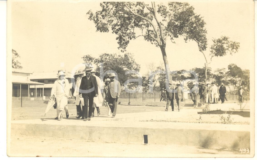 1928 CONGO BELGE Mines du KATANGA - Visite roi Albert Ier - Photo L. GABRIEL 493 Fotografia originale d'epoca, scattata durante la visita dei sovrani Alberto I ed Elisabetta del Belgio in Congo.Timbro del fotografo al verso.FOTOGRAFO: L&eacute;opold Gabriel - Panda - KatangaFORMATO: 14x9 cmCONDIZIONI: G (ma residui cartacei al verso)    originale e autentica 1