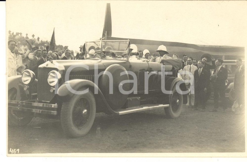 1928 CONGO BELGE Roi Albert I et reine Elisabeth en voiture (2) Photo L. GABRIEL Fotografia originale d'epoca, scattata durante la visita dei sovrani Alberto I ed Elisabetta del Belgio in Congo.Timbro del fotografo al verso.FOTOGRAFO: L&eacute;opold Gabriel - Panda - KatangaFORMATO: 14x9 cmCONDIZIONI: G     originale e autentica 1