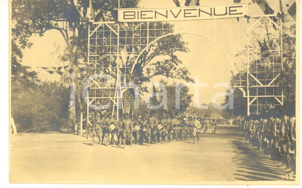 1928 CONGO BELGE Visite roi Albert I - Détachement d'honneur *Photo L. GABRIEL Fotografia originale d'epoca, scattata durante la visita dei sovrani Alberto I ed Elisabetta del Belgio in Congo.FOTOGRAFO: L&eacute;opold Gabriel FORMATO: 14x9 cmCONDIZIONI: G    originale e autentica 1