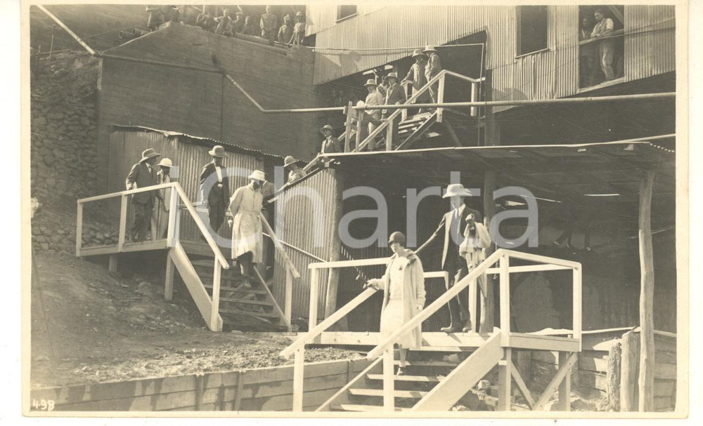 1928 CONGO BELGE Roi Albert I Reine Elisabeth visitent mines du KATANGA Photo 1 Fotografia originale d'epoca, scattata durante la visita dei sovrani Alberto I ed Elisabetta del Belgio in Congo.Timbro de fotografo al verso.FOTOGRAFO: L&eacute;opold Gabriel - Panda - KatangaFORMATO: 14x9 cmCONDIZIONI: G     originale e autentica 1
