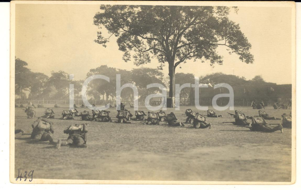 1928 CONGO Visite roi Albert Ier de Belgique - Démonstration militaire PHOTO Fotografia originale d'epoca, scattata durante la visita dei sovrani Alberto I ed Elisabetta del Belgio in Congo.FOTOGRAFO: L&eacute;opold Gabriel - Panda - KatangaFORMATO: 14x9 cmCONDIZIONI: G     originale e autentica 1
