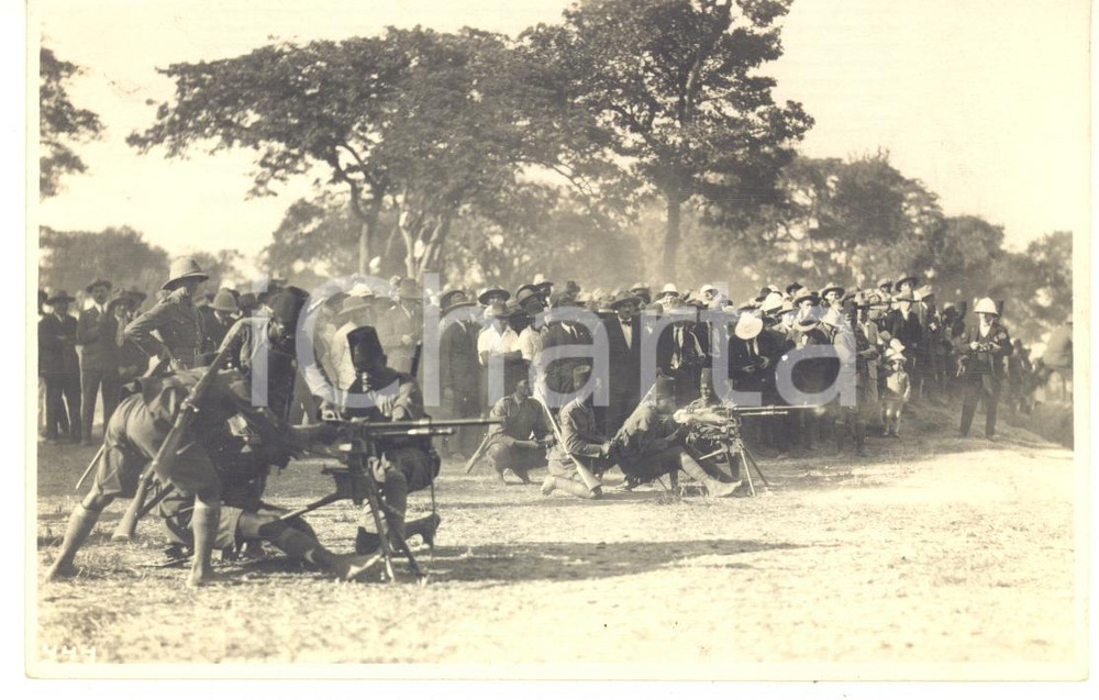 1928 CONGO BELGE Visite roi Albert Ier - Artilleurs en action - Photo Fotografia originale d'epoca, scattata durante la visita dei sovrani Alberto I ed Elisabetta del Belgio in Congo.FOTOGRAFO: L&eacute;opold Gabriel - Panda - KatangaFORMATO: 14x9 cmCONDIZIONI: G     originale e autentica 1
