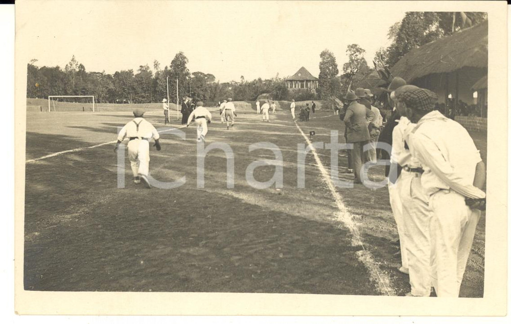 1928 CONGO BELGE Visite du roi Albert Ier - Compétition sportive - Photo Fotografia originale d'epoca, scattata durante la visita dei sovrani Alberto I ed Elisabetta del Belgio in Congo.FOTOGRAFO: L&eacute;opold GabrielFORMATO: 14x9 cmCONDIZIONI: FAIR (piegature al lato superiore)    originale e autentica 1
