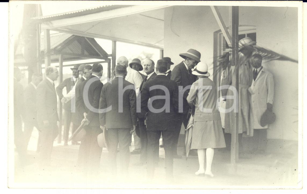 1928 CONGO BELGE Visite roi Albert Ier - Reine Elisabeth - Photo L. GABRIEL Fotografia originale d'epoca, scattata durante la visita dei sovrani Alberto I ed Elisabetta del Belgio in Congo.FOTOGRAFO: L&eacute;opold Gabriel FORMATO: 14x9 cmCONDIZIONI: G     originale e autentica 1