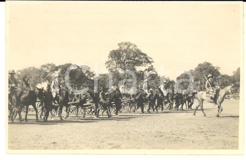 1928 CONGO BELGE Visite roi Albert Ier - Défilé de l'artillerie *Photo GABRIEL Fotografia originale d'epoca, scattata durante la visita dei sovrani Alberto I ed Elisabetta del Belgio in Congo.FOTOGRAFO: L&eacute;opold GabrielFORMATO: 14x9 cmCONDIZIONI: G     originale e autentica 1