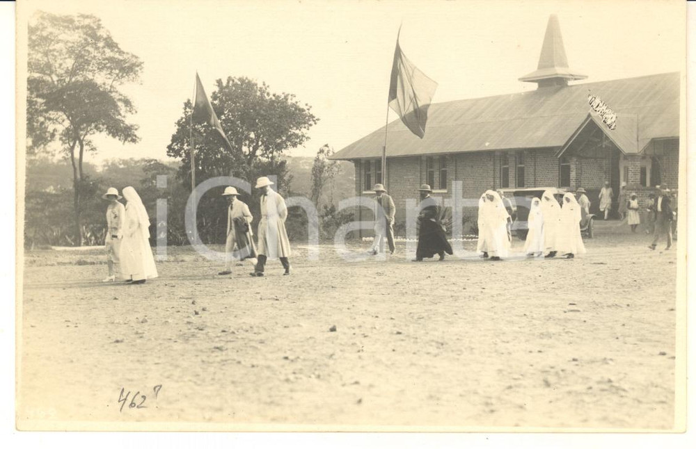 1928 LUBUMBASHI CONGO Roi Albert I Reine Elisabeth - Couvent sœurs bénédictines Fotografia originale d'epoca, scattata durante la visita dei sovrani Alberto I ed Elisabetta del Belgio in Congo.FOTOGRAFO: L&eacute;opold Gabriel FORMATO: 14x9 cmCONDIZIONI: G    originale e autentica 1