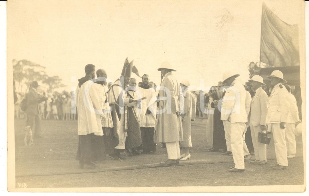 1928 LEOPOLDVILLE CONGO Roi Albert I Reine Elisabeth - Première pierre lycée 458 Fotografia originale d'epoca, scattata durante la visita dei sovrani Alberto I ed Elisabetta del Belgio in Congo.La fotografia &egrave; stata scattata in occasione della posa della prima pietra del liceo.FOTOGRAFO: L&eacute;opold Gabriel - Panda - KatangaFORMATO: 14x9 cmCONDIZIONI: G (ma residui cartacei al verso)     originale e autentica 1
