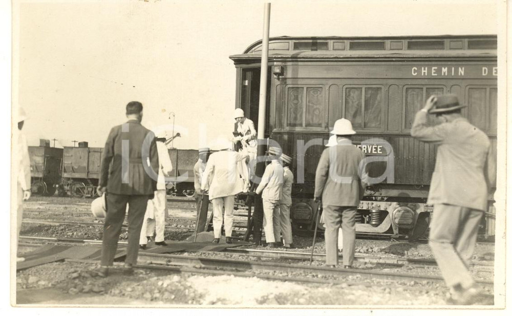 1928 PANDA /KATANGA/ CONGO Chemin de fer - Reine Elisabeth de Belgique en visite Fotografia originale d'epoca, scattata durante la visita dei sovrani Alberto I ed Elisabetta del Belgio in Congo.FOTOGRAFO: L&eacute;opold Gabriel - Panda - KatangaFORMATO: 14x9 cmCONDIZIONI: G (minime macchie)    originale e autentica 1