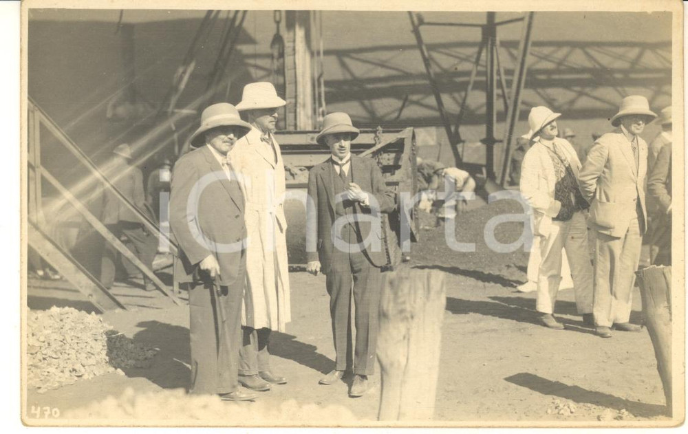1928 KATANGA CONGO Roi Albert Ier visite installations minières UMHK (3) Fotografia originale d'epoca, scattata durante la visita dei sovrani Alberto I ed Elisabetta del Belgio in Congo.FOTOGRAFO: L&eacute;opold Gabriel - Panda - KatangaFORMATO: 14x9 cmCONDIZIONI: G    originale e autentica 1