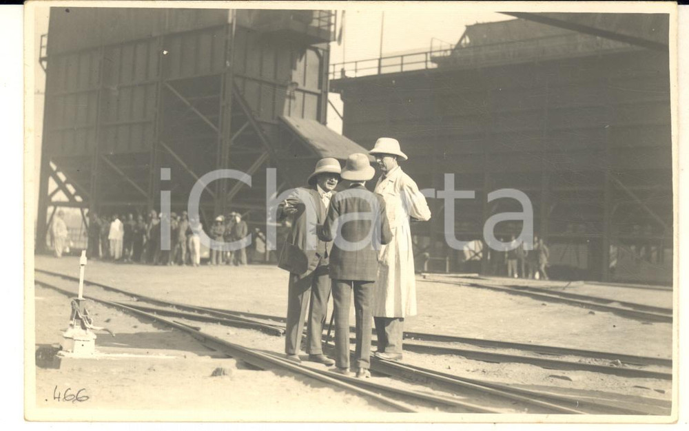 1928 KATANGA CONGO Roi Albert Ier visite installations minières UMHK (6) Fotografia originale d'epoca, scattata durante la visita dei sovrani Alberto I ed Elisabetta del Belgio in Congo.FOTOGRAFO: L&eacute;opold Gabriel - Panda - KatangaFORMATO: 14x9 cmCONDIZIONI: G (minima ondulatura al lato sinistro)    originale e autentica 1