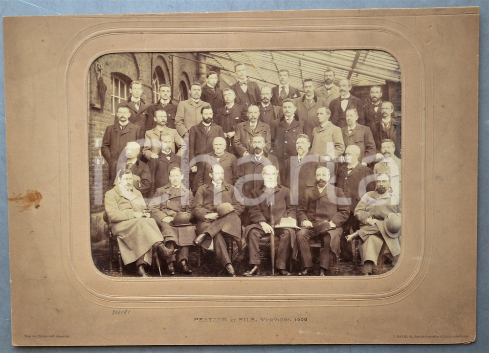 1900 VERVIERS (BELGIQUE) Filature PELTZER et Fils - Photo RARE J. DAVID 35x25  Fotografia d'epoca, completa di passepartout in cartone.FOTOGRAFO: J. David, 90, Rue de Courcelles &agrave; Levallois-ParisCONDIZIONI: FAIR (buone condizioni della fotografia, ma macchie al cartoncino, con piccoli strappi)FORMATO: 35x25 cm     originale e autentica 1