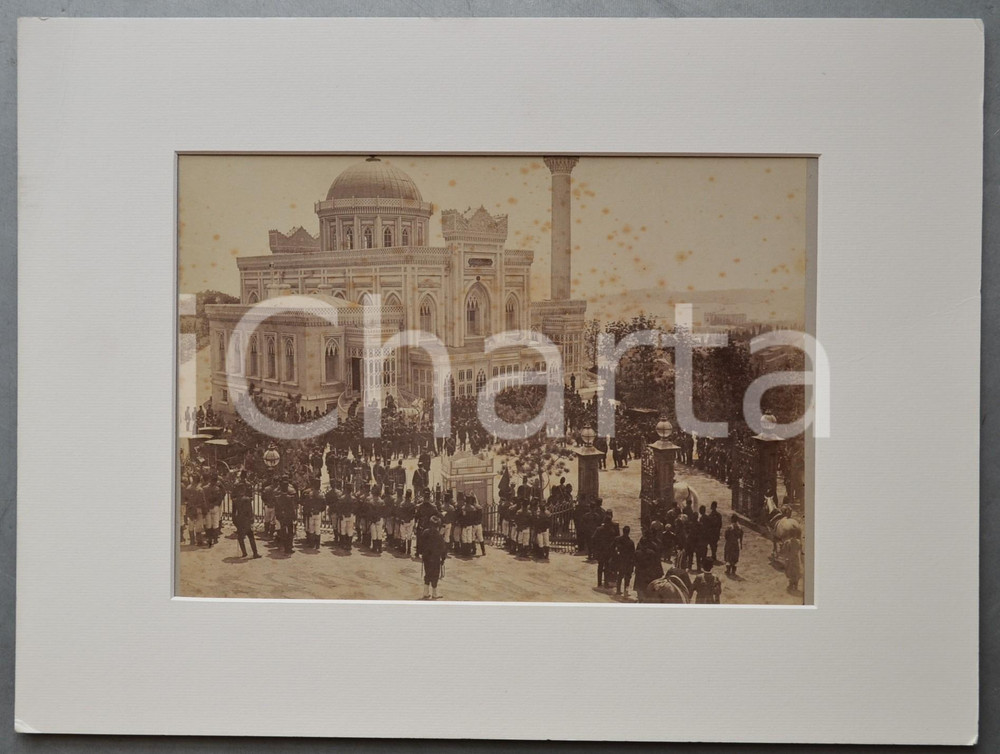 1890 ca ISTANBUL Cérémonie du SELAMLIK - Photo ABDULLAH Frères 40x30 cm  Fotografia originale d'epoca, montata su cartoncino e completa di passepartout.CONDIZIONI: POOR (fioriture diffuse)FORMATO: 40x30 cm (passepartout); 32x24 cm (fotografia + cartoncino)    originale e autentica 1
