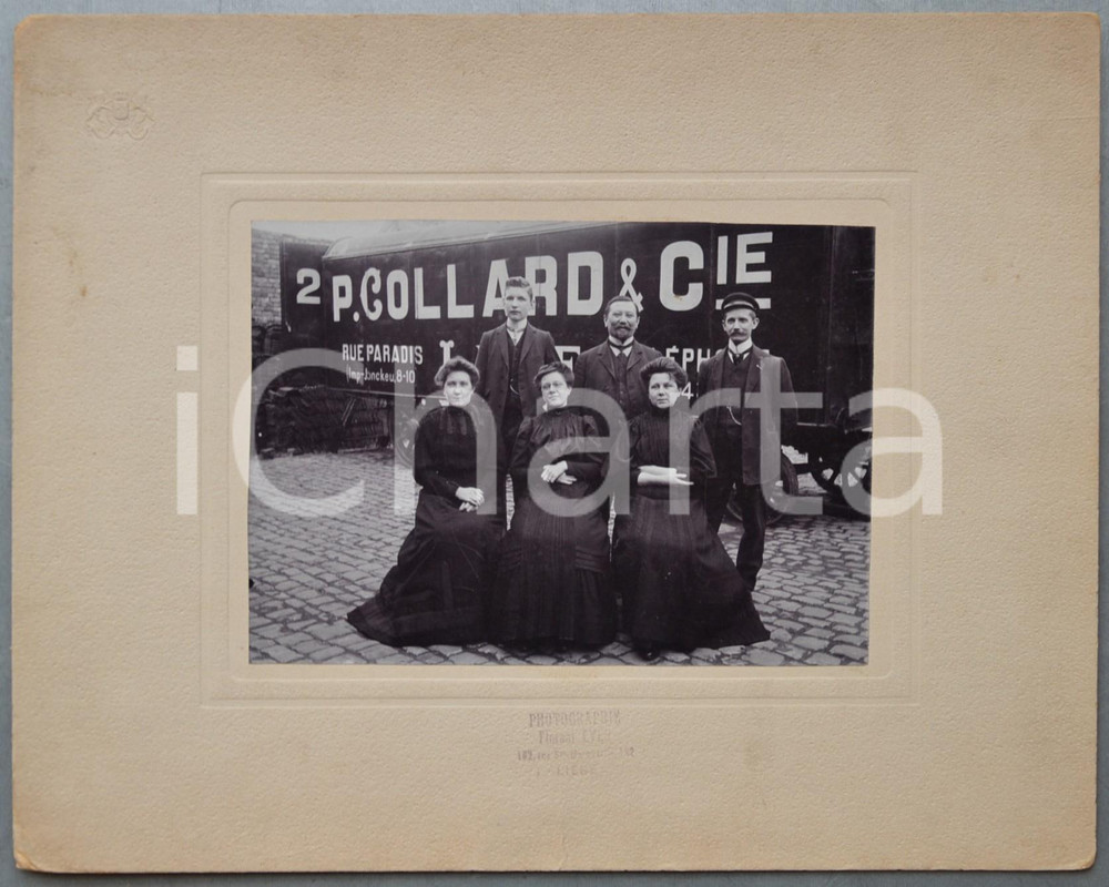1910 ca LIEGE (BELGIQUE) P. COLLARD & Cie - Photo famille *Florent EYEN 30x24 cm  Fotografia d'epoca, montata su cartoncino rigido.Timbro del fotografo al lato inferiore.FOTOGRAFO: Florent Eyen - Li&egrave;geCONDIZIONI: G (ma lieve piegatura al lato inferiore del cartoncino)FORMATO: 30x24 cm    originale e autentica 1
