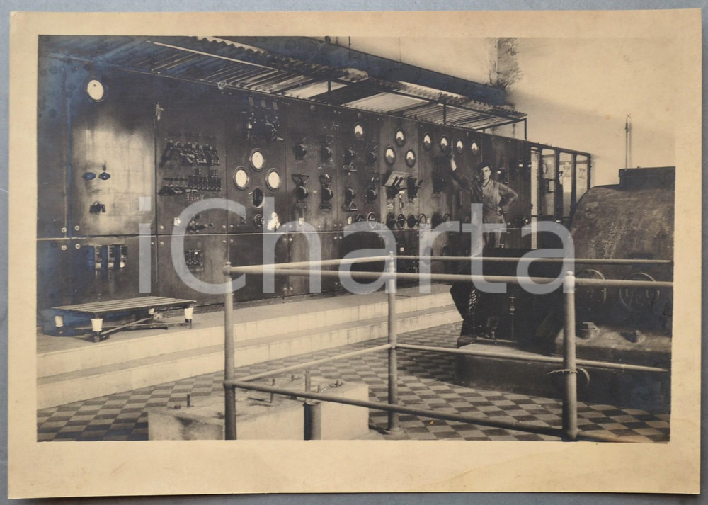 1944 WW2 Mines BOUSSU-BOIS - Ouvrier aux usines après la Libération *Photo 35x24  Fotografia d'epoca, con didascalia manoscritta al verso.CONDIZIONI: G (lievi macchie)FORMATO: 35x25 cm    originale e autentica 1