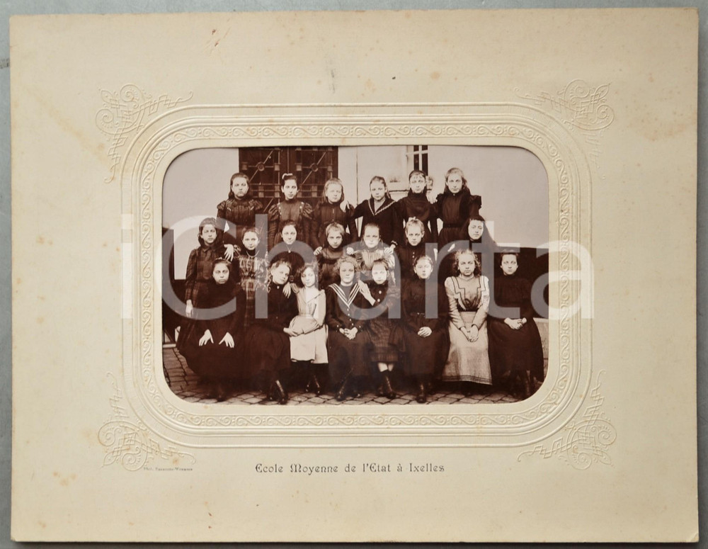 1910 ca IXELLES (BELGIQUE) Ecole Moyenne de l'Etat - Classe *Photo 35x27 cm  Fotografia d'epoca, montata su cartoncino e completa di passepartout.FOTOGRAFO: Bernheim-WormserCONDIZIONI: FAIR (buone condizioni della fotografia, ma piccole macchie al cartoncino)FORMATO: 35x27 cm    originale e autentica 1