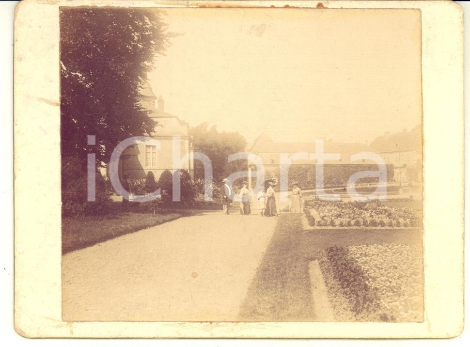 1903 Château de MODAVE (BELGIQUE) Entrée du Parc - Foto vintage 12x9 cm  Fotografia d'epoca, su cartoncino rigido.Didascalia manoscritta al verso.CONDIZIONI: FAIR (piegature al cartoncino)FORMATO: 12x9 cm    originale e autentica 1