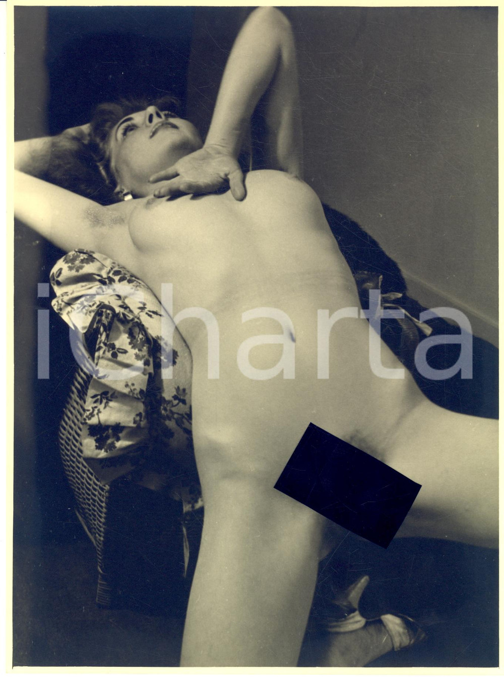 1950 ca VINTAGE EROTIC Nude study - Woman lying down (2) Photo VAN DOREN 17x23 Fotografia originale di Raymond Van Doren.FORMATO: 17x23 cmCONDIZIONI: FAIR (difetti di stampa)    originale e autentica 1