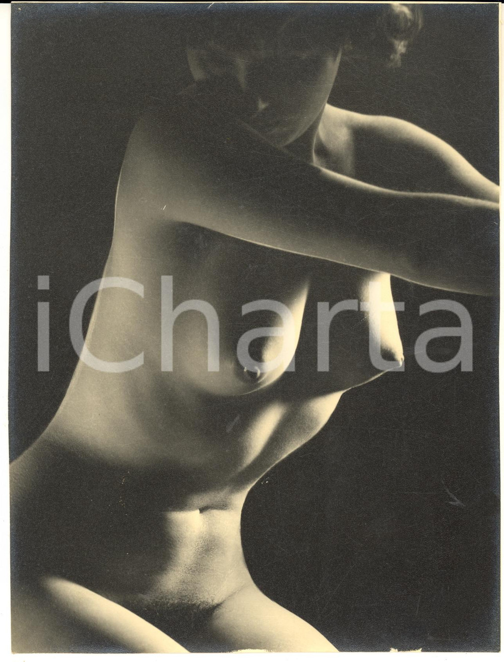 1940 ca VINTAGE EROTIC Nude study young woman *Photo Raymond VAN DOREN (?)16x21 Fotografia originale d'epoca, con ogni probabilit&agrave; opera di Raymond Van Doren.FORMATO: 16x21 cmCONDIZIONI: G (ma margini lievemente rifilati; piccoli difetti di stampa)    originale e autentica 1