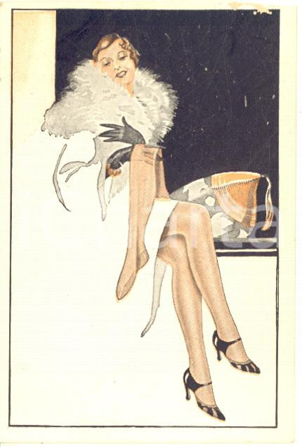 1920 ca MODA DONNA Calze trasparenti in seta - Pubblicità RARA 5,5x8 cm  Cartoncino pubblicitario, originale d'epoca.CONDIZIONI: G (ma lievi gualciture e minima abrasione al lato superiore; minimi residui di colla al verso)FORMATO: 5,5x8 cm    originale e autentica 1