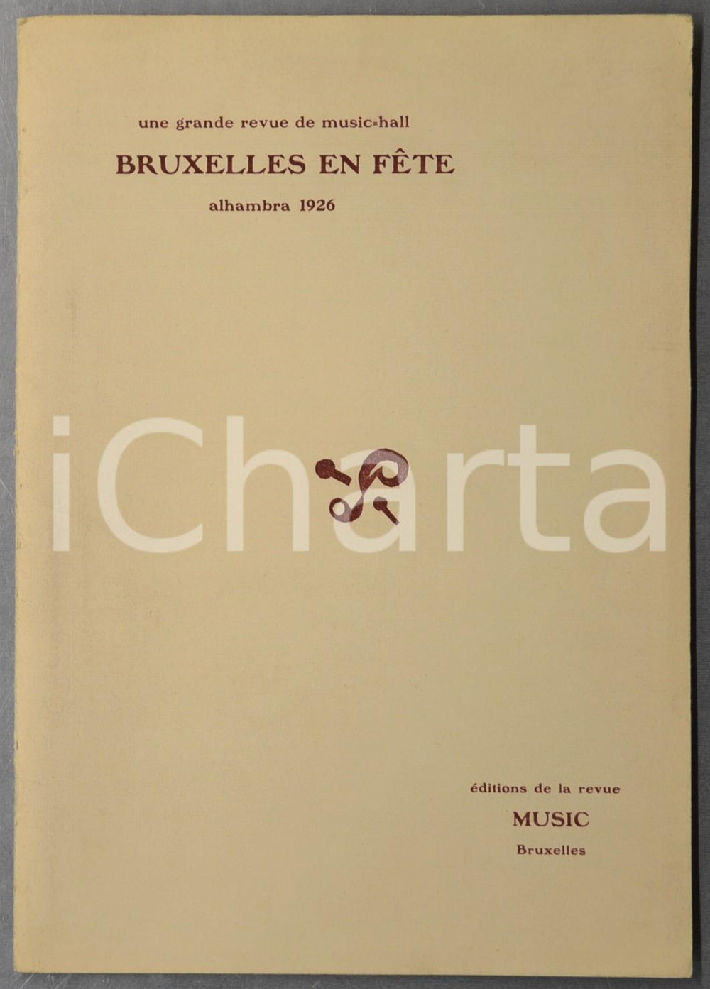 1926 BRUXELLES EN FÃŠTE - ALHAMBRA Revue de music-hall - NumÃ©ro spÃ©cial RARE nÂ°42  Pubblicazione d'epoca, riccamente illustrata.Numero speciale della rivista mensile "Music", interamente dedicato dalla rivista dell' "Alhambra".In tiratura numerata e limitata (n&deg; 42), con coperta in cartoncino che racchiude la pubblicazione e un fascicolo con 6 tavole illustrate.CONDIZIONI: G (lievi piegature e tracce d'uso)FORMATO: 30x44 cmPAGINE: 30    originale e autentica 1