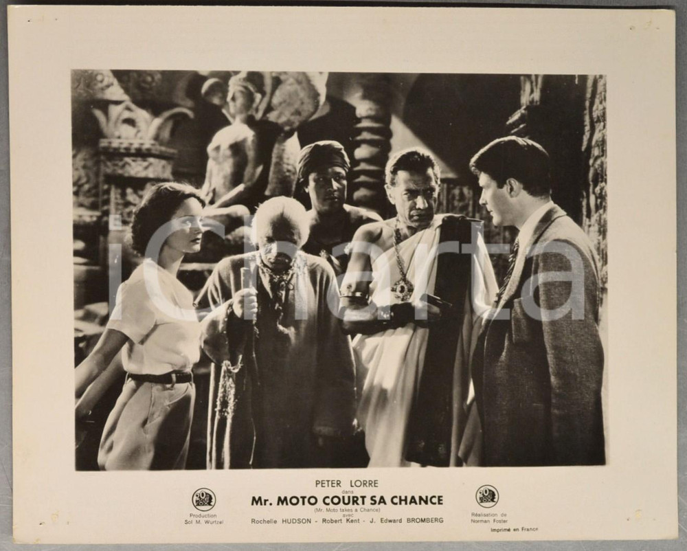 1938 CINEMA "Mr. Moto court sa chance" Rochelle HUDSON Peter LORRE - Photo 30x24 Fotografia d'epoca.Sono ritratti: Rochelle Hudson, Al Kikume, Robert Kent, George Regas e Peter Lorre.CONDIZIONI: POOR (fori di affissione)FORMATO: 30x24 cm     originale e autentica 1