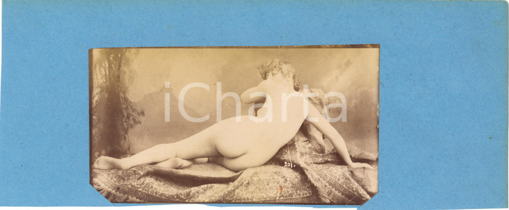 1910 ca VINTAGE EROTIC Nude woman reclining - RARE albumen photo 17x10 cm  Rara fotografia originale d'epoca, su carta all'albumina, inserita in cartoncino.CONDIZIONI: GFORMATO: 30x13 cm (cartoncino); 17x10 cm (fotografia)    originale e autentica 1