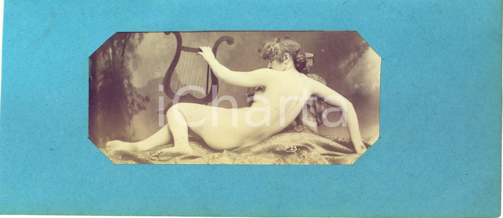 1910 ca VINTAGE EROTIC Nude woman playing the lyre - RARE albumen photo 17x10 cm  Rara fotografia originale d'epoca, su carta all'albumina, inserita in cartoncino.CONDIZIONI: GFORMATO: 30x13 cm (cartoncino); 17x10 cm (fotografia)    originale e autentica 1