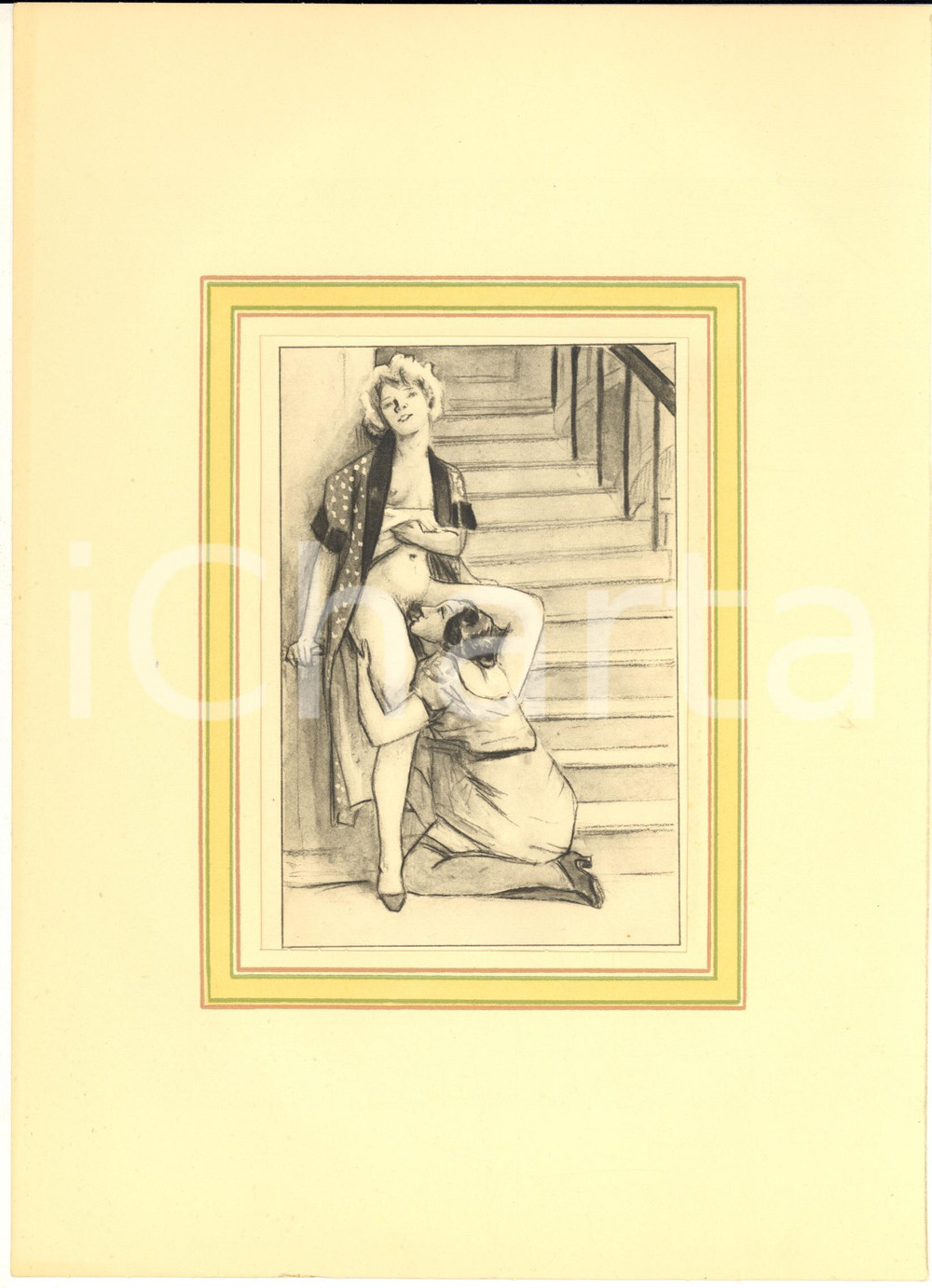 1930 ca VINTAGE EROTIC Lesbian couple at the foot of the stairs *Engraving 20x28  Stampa originale d'epoca, montata su passepartout in cartoncino.CONDIZIONI: GFORMATO: 20x28 cm (cartoncino); 12x19 cm (stampa)    originale e autentica 1
