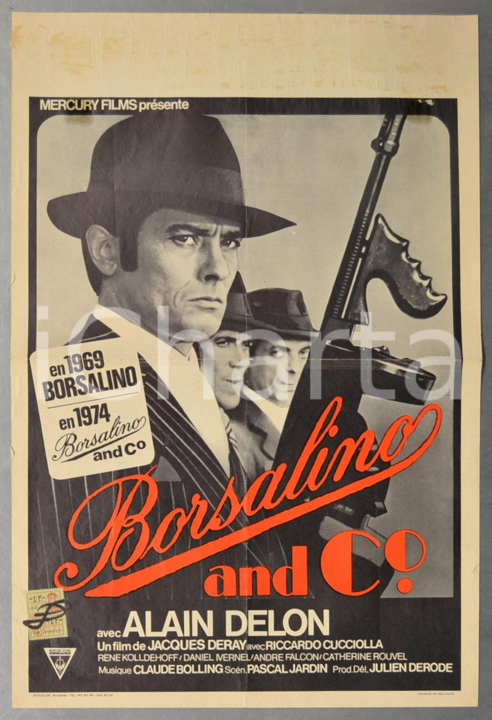 1974 BORSALINO & CO. Alain DELON Riccardo CUCCIOLLA ^Manifesto 36x56 cm Manifesto d'epoca, originale e autentico.DIMENSIONI: 36x56 cm CONDIZIONI: POOR (piccoli strappi ai margini, piegature, residuo di colla e nastro adesivo al margine superiore)  originale e autentica 0