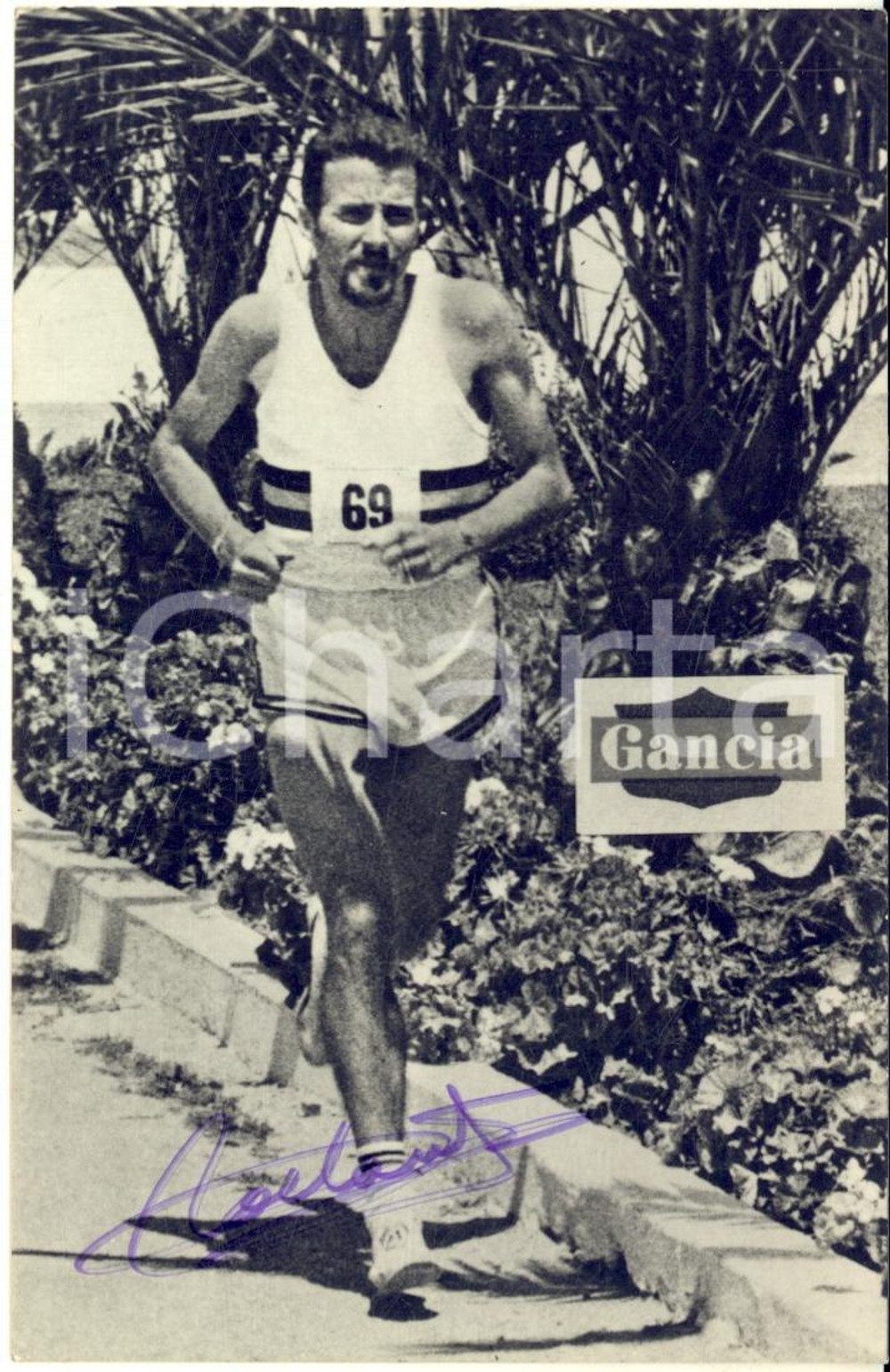 1970 ATLETICA Gaston ROELANTS - Sponsor GANCIA *Foto seriale con AUTOGRAFO Fotografia seriale, riproduzione del 1970 di fotografia antecedente, autografata.CONDIZIONI: FAIR (lievi graffi)FORMATO: 9x14 cm    originale e autentica 1
