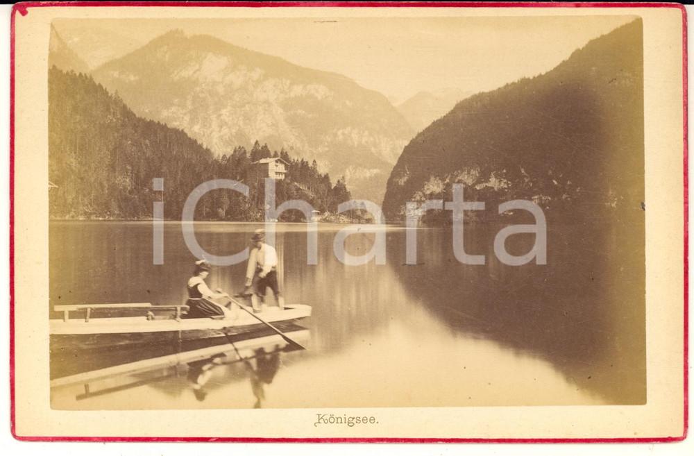 1880 ca GERMANY KONIGSSEE Veduta con coppia in barca - Foto GRAINER Reichenhall Fotografia d'epoca, su cartoncino rigido.CONDIZIONI: GFORMATO: 17x11 cmFOTOGRAFO: Franz Grainer - Reichenhall  originale e autentica 1