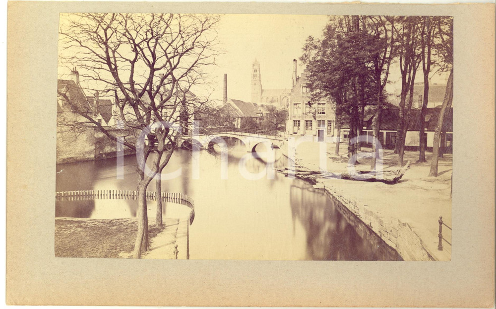 1900 ca BRUGES (BELGIUM) Vue avec le Pont du Béguinage - Photo 23x15 Fotografia d'epoca originale, stampata all'albumina e montata su cartoncino.CONDIZIONI: F (margine superiore rifilato)FORMATO: 23x15 cm     originale e autentica 1