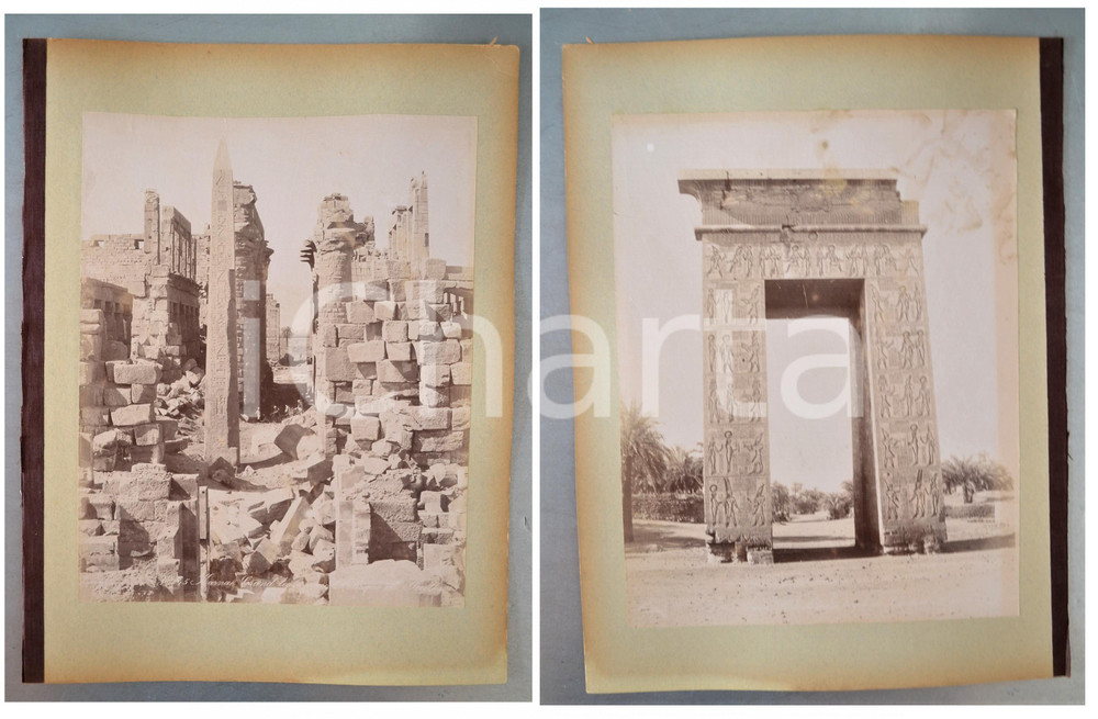 1880 ca EGYPTE - Adelphoi ZANGAKI - KARNAK Grand Temple - 2 photos Coppia di fotografie originali d'epoca, stampate all'albumina e montate sui due lati di un cartoncino rigido (telato a un margine).Le fotografie recano didascalia, numero e firma al negativo. Didascalie originali: - "n&deg; 645 Karnak Grand Temple avec obelisque de Touthmes"- " n&deg; 709 Karnak Porte du grand temple de Khons"FOTOGRAFO: George e Constantinos Zangakis (Adelphoi Zangaki)CONDIZIONI: F (ingiallimenti alla foto 709)FORMATO: 35x27 cm (cartoncino); 22x28 cm (fotografie)    originale e autentica 1