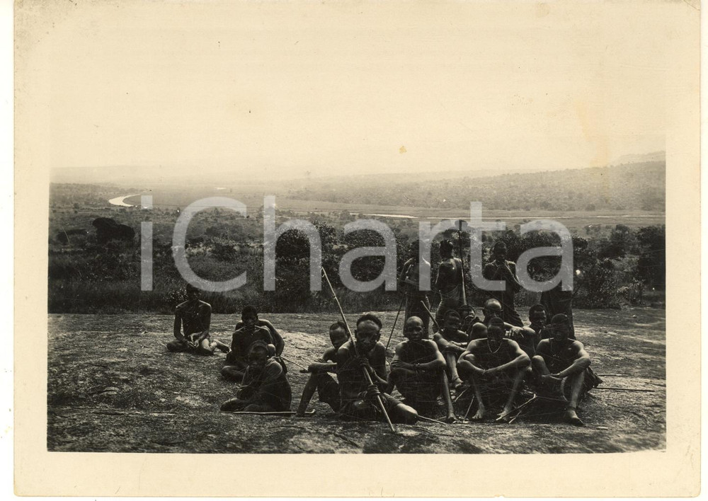 1950 ca CONGO BELGA - RUANDA - Tribù indigena - Foto 18x13 cm  Fotografia d'epoca. FAIR/discreto lievi macchie; minima piegatura angolare Formato: 18x13 cm originale e autentica 1