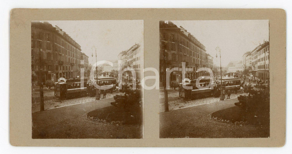 1910 ca MILANO SPARITA Stazione Centrale - Foto stereoscopica RARA ANIMATA tram Fotografia stereoscopica d'epoca, su cartoncino rigido, che mostra l'area della Stazione Centrale di Milano che fu successivamente demolita. Si vede la stazione al fondo e, sulla destra, l'Albergo Nizza (non più esistente) che si trovava nell'allora  viale Principe Umberto 6.Al centro è presente un tram della linea interstazionale.FORMATO: 18x9 cm GOOD/buono   originale e autentica 1